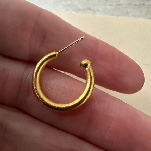 Vintage 14k Yellow Gold Hoop Earring With Ball Ending - Picture 4 of 9